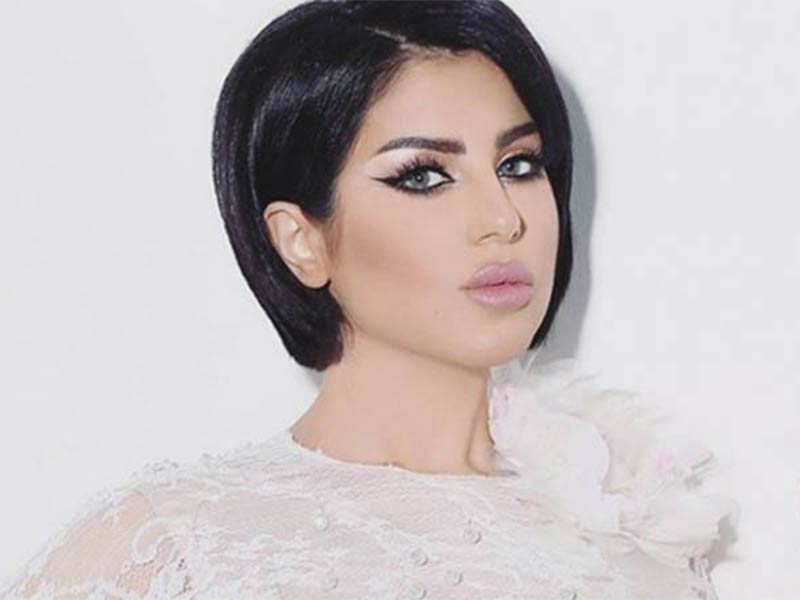 شاهد تجمهر الناس على حليمة بولند في الرياض.. اضغط لمشاهدة الفيديو